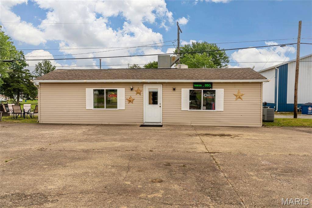 108 N 4th, Elkville, IL 62932