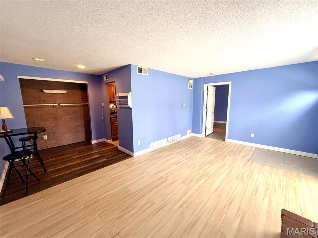 1159 Rue La Ville WALK #1159, Creve Coeur, MO 63141