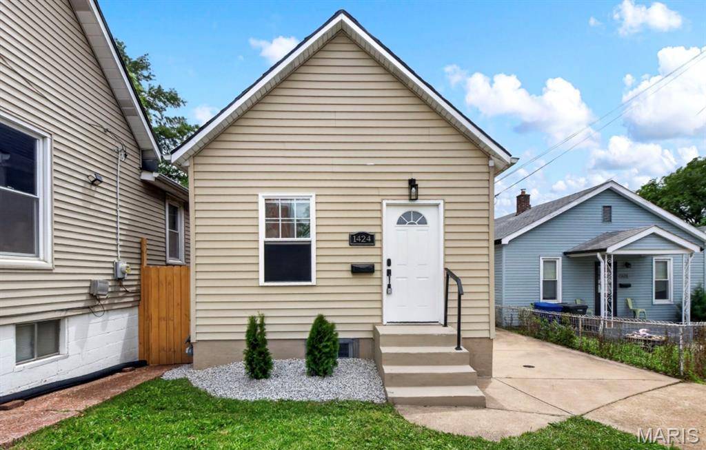 1424 Sulphur AVE, St Louis, MO 63110
