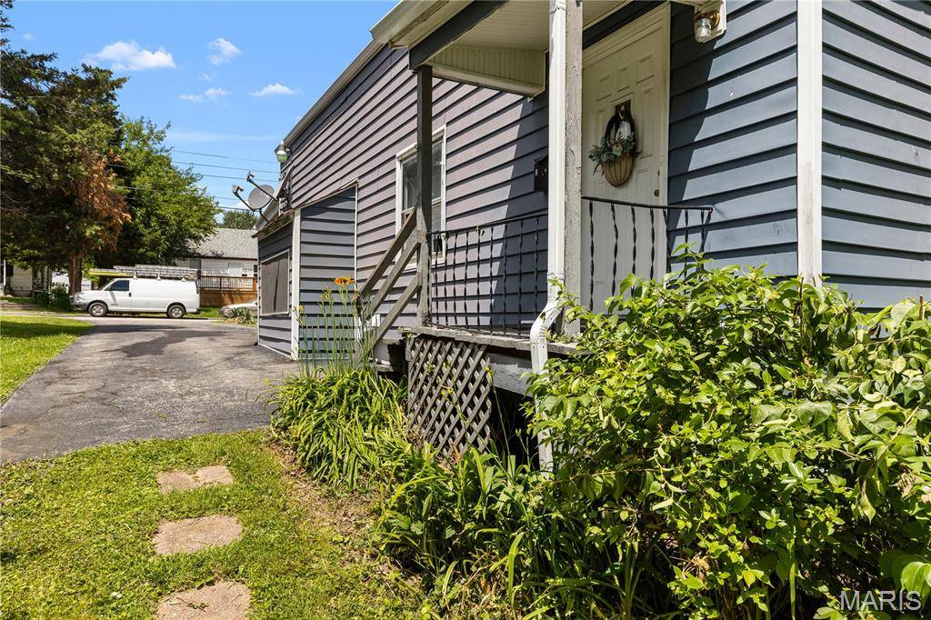 3210 Royalton AVE, St Louis, MO 63114