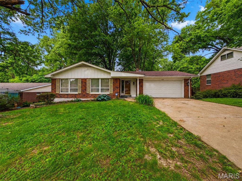 1219 Hobson DR, Ferguson, MO 63135