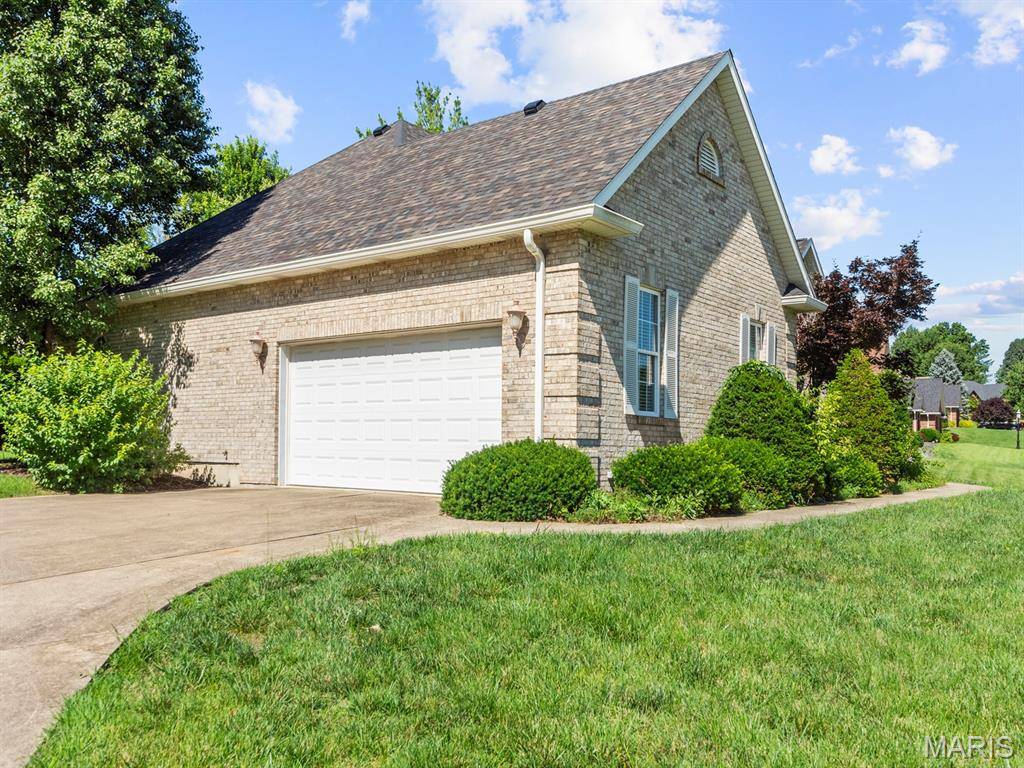 1515 Gedern DR, Columbia, IL 62236