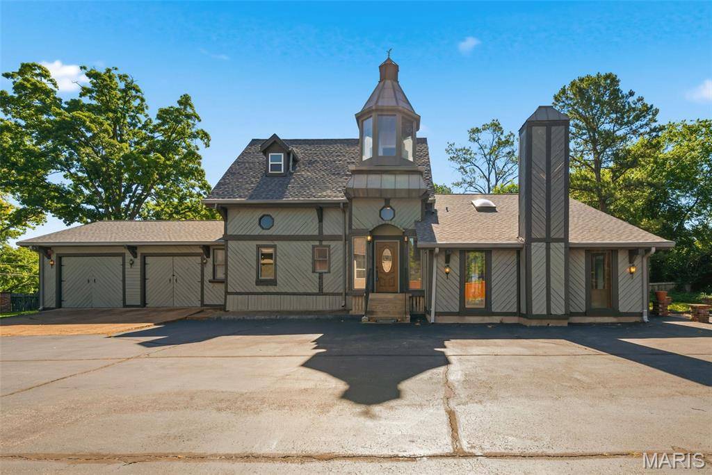 418 Oak Tree DR, Webster Groves, MO 63119