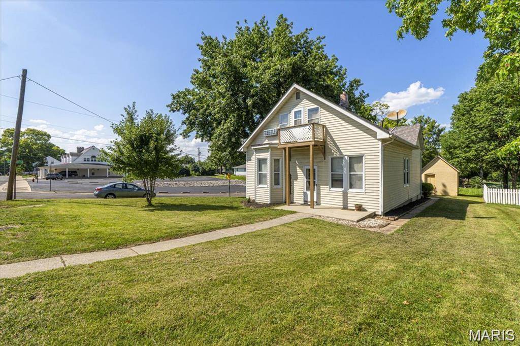 214 E Market ST, Columbia, IL 62236