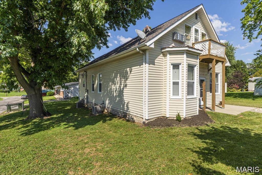 214 E Market ST, Columbia, IL 62236