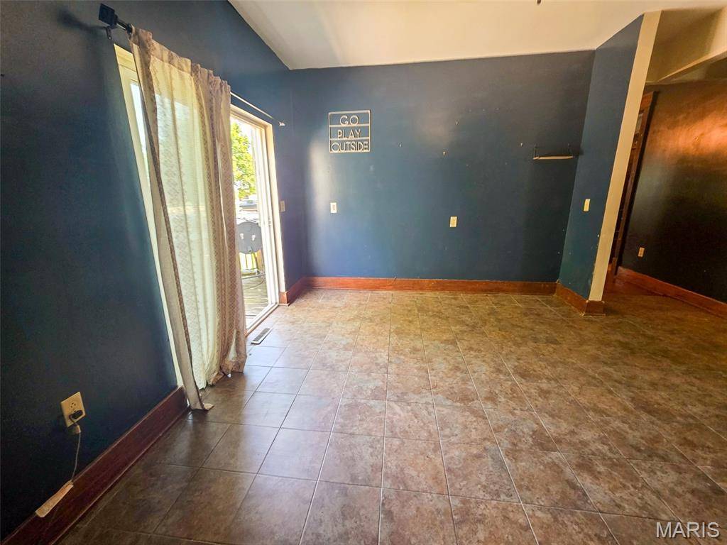 306 E Main ST, Teutopolis, IL 62467