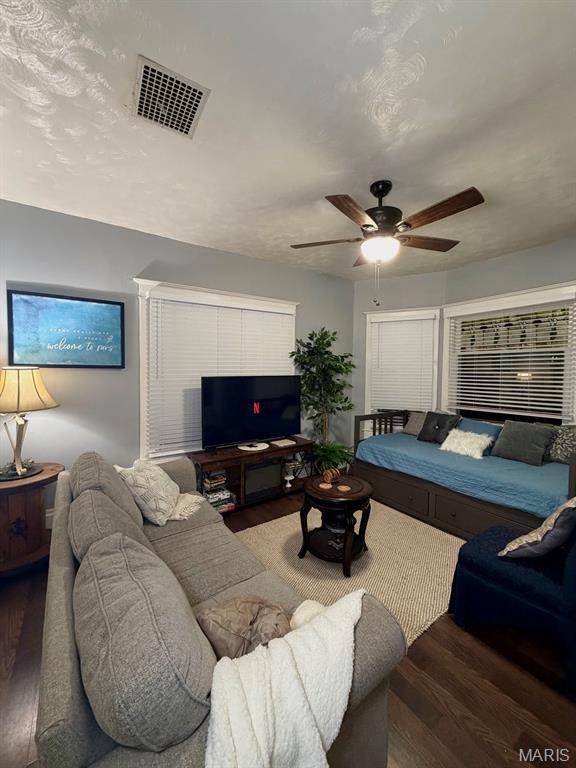 421 Chautauqua LN, Dexter, MO 63841