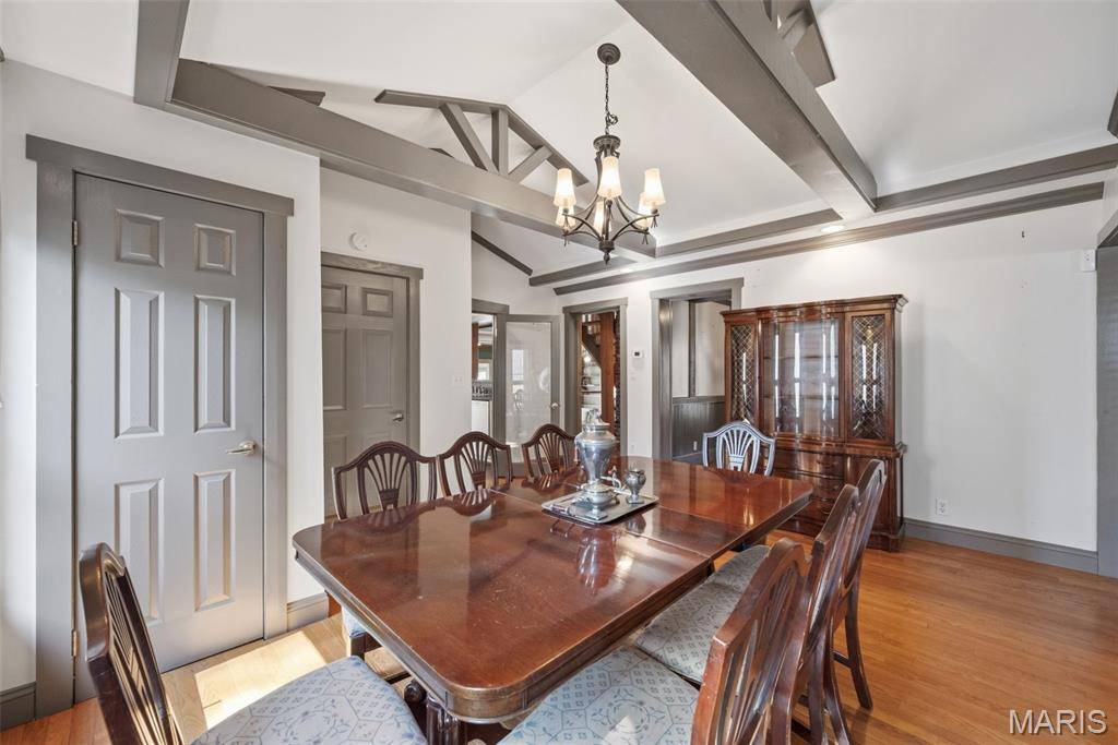 418 Oak Tree DR, Webster Groves, MO 63119