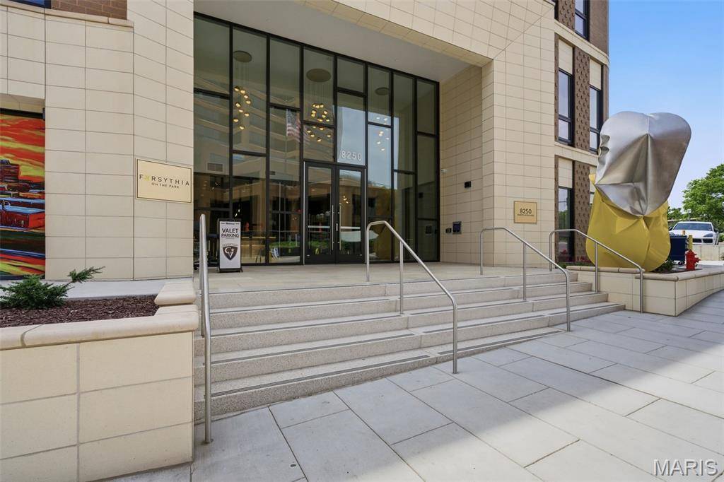 8250 Forsyth BLVD #302, Clayton, MO 63105