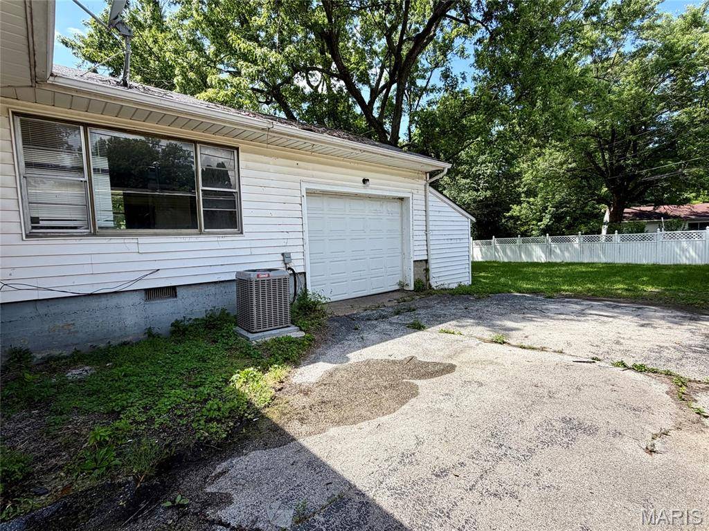 107 Habecking DR, St Louis, MO 63137