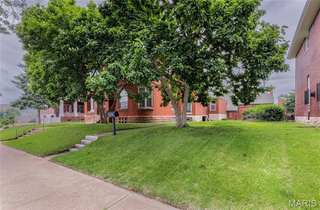 3835 Westminster PL, St Louis, MO 63108