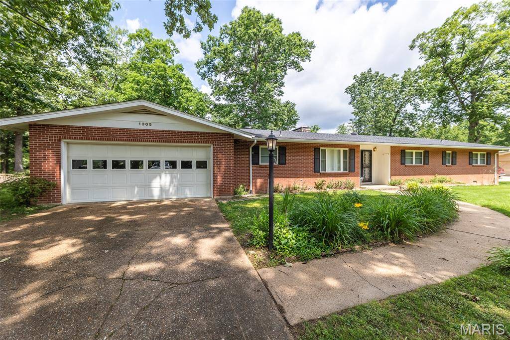 1305 Lurlyn RD, Poplar Bluff, MO 63901