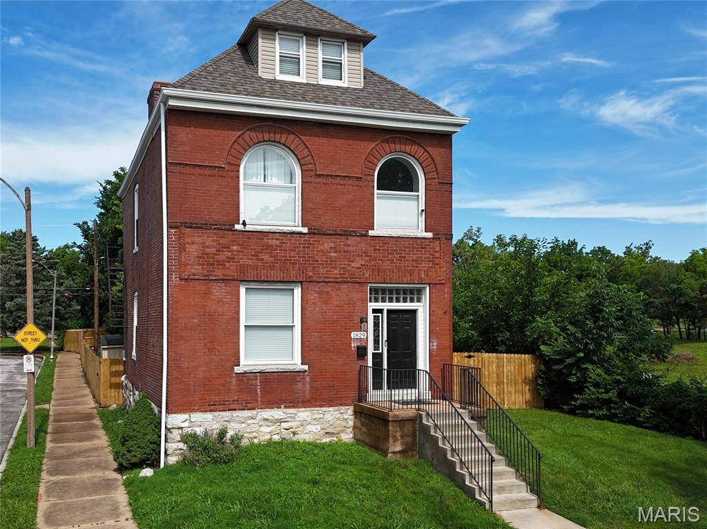 1829 Oregon AVE, St Louis, MO 63104