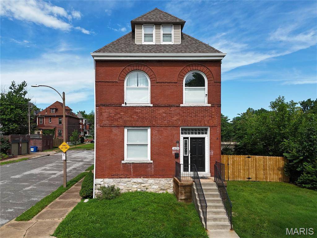 1829 Oregon AVE, St Louis, MO 63104