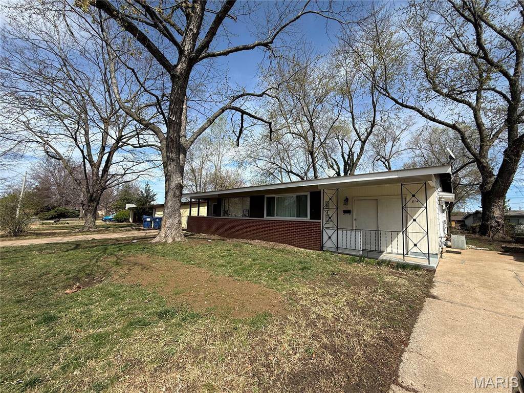 810 Loyola DR, Florissant, MO 63031