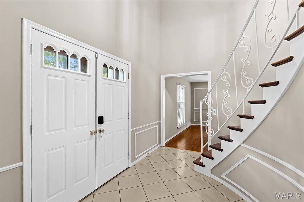 54 Morwood LN, Creve Coeur, MO 63141
