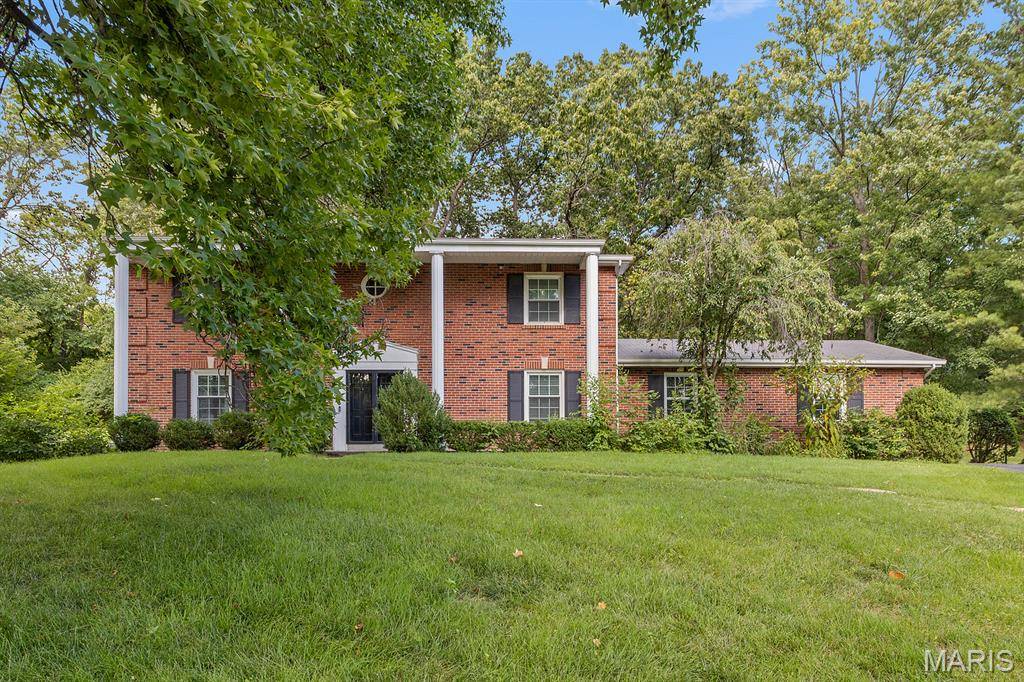 54 Morwood LN, Creve Coeur, MO 63141