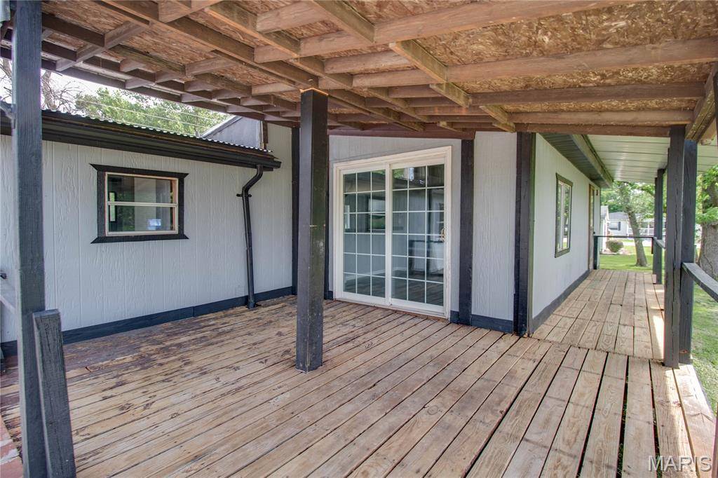 30396 Domino LN, Godfrey, IL 62035