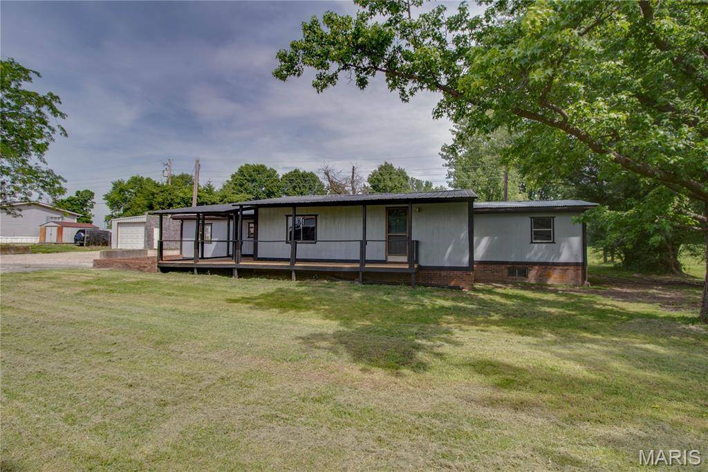 30396 Domino LN, Godfrey, IL 62035