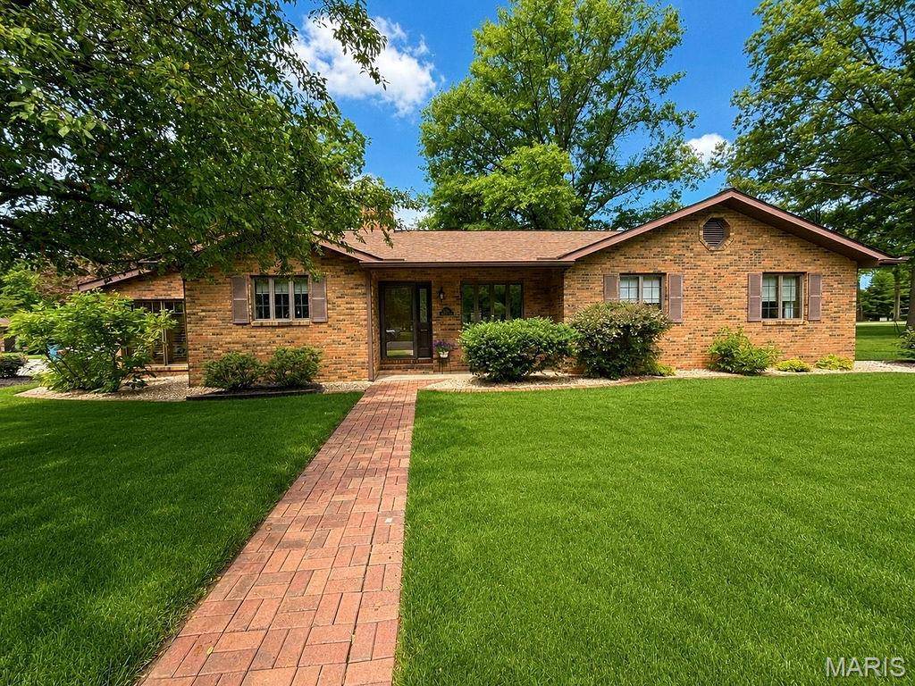 315 Pin Oak ST, Trenton, IL 62293