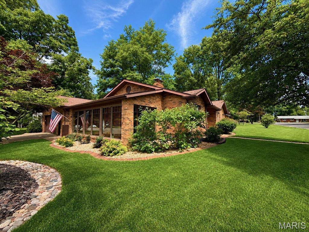 315 Pin Oak ST, Trenton, IL 62293