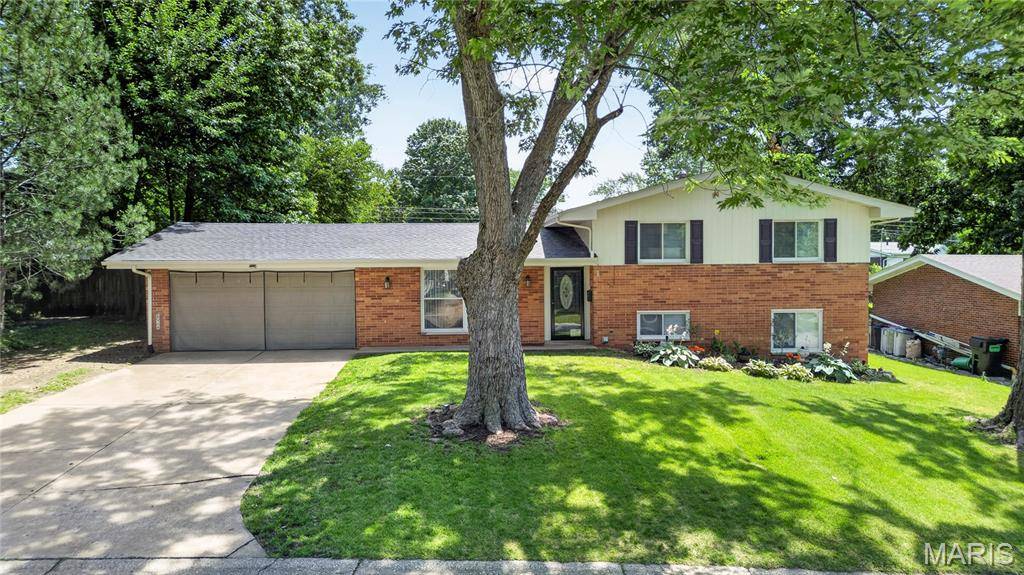 824 English LN, Belleville, IL 62223