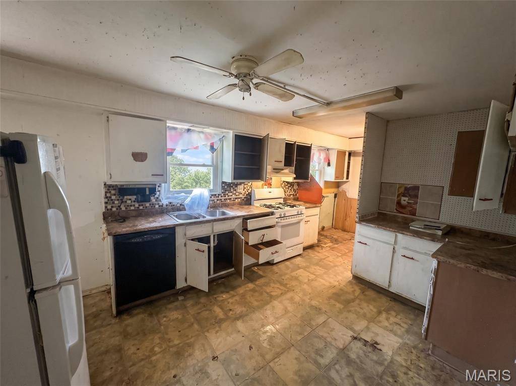 11424 Larimore RD, St Louis, MO 63138