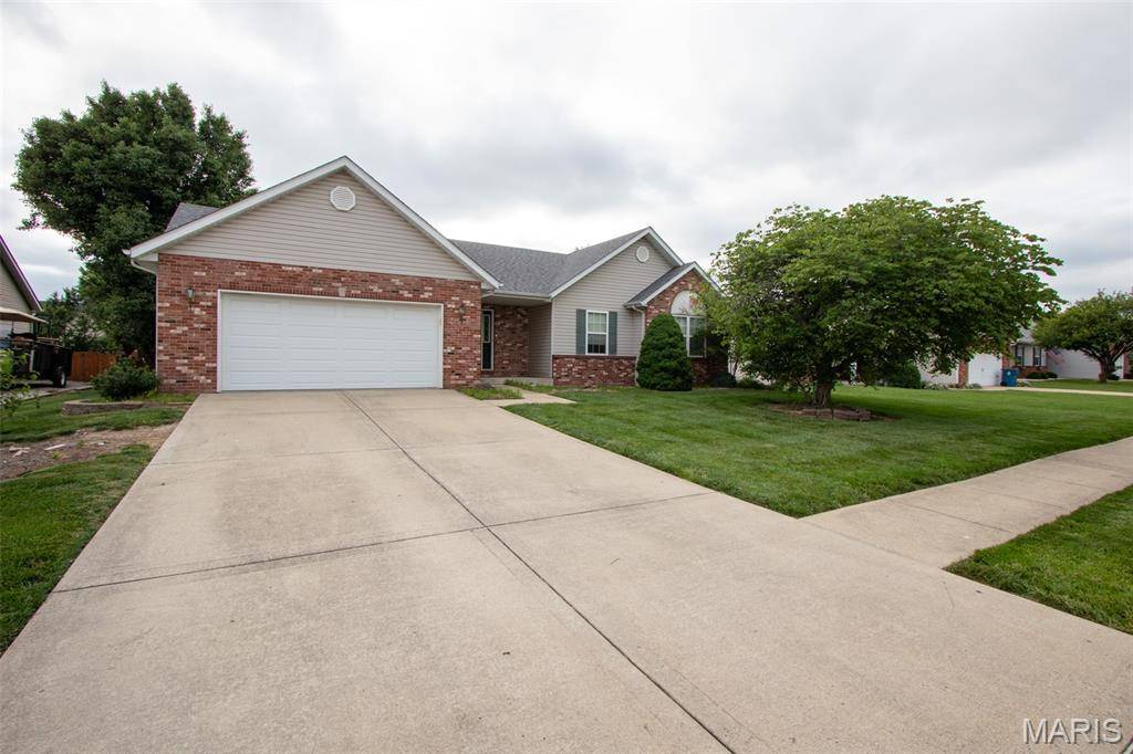 9 Pinebrooke, Troy, IL 62294