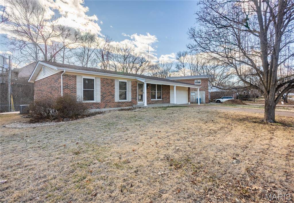 11042 Wylestone CT, Unincorporated, MO 63126
