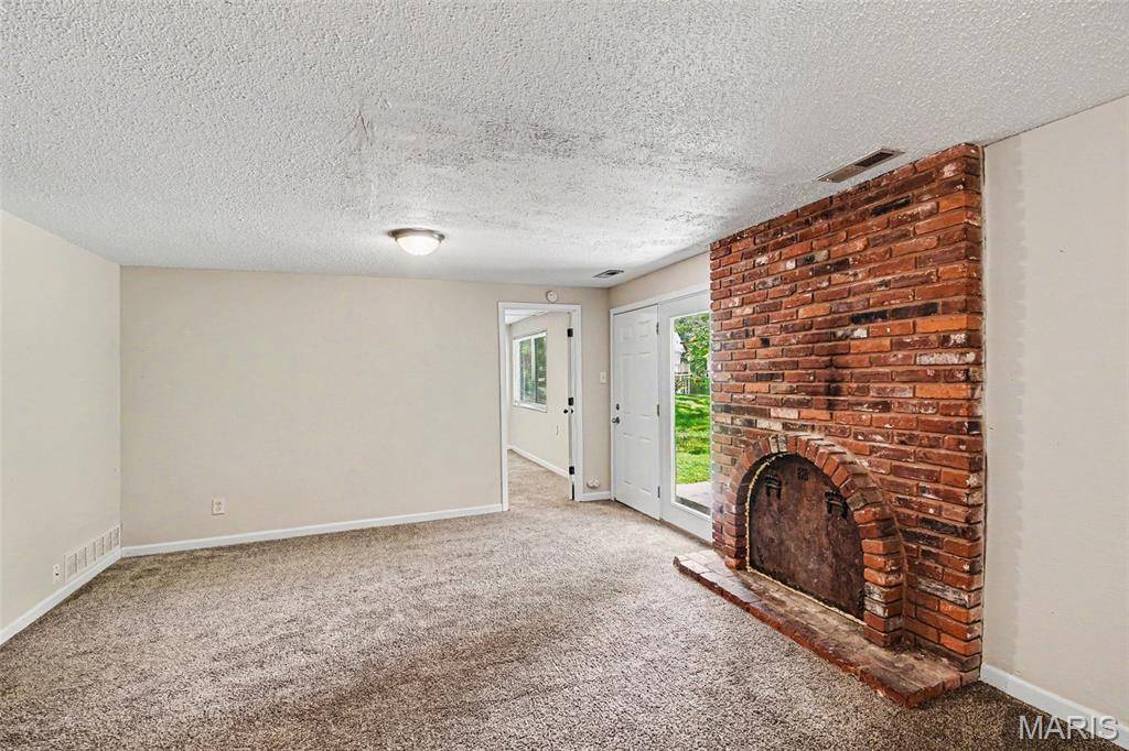 12362 Trailforest LN, Black Jack, MO 63033