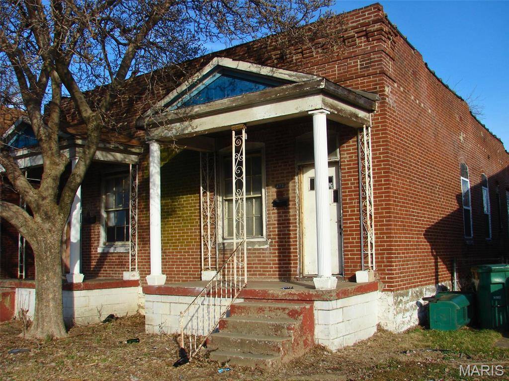472 N 25th ST, East St Louis, IL 62205