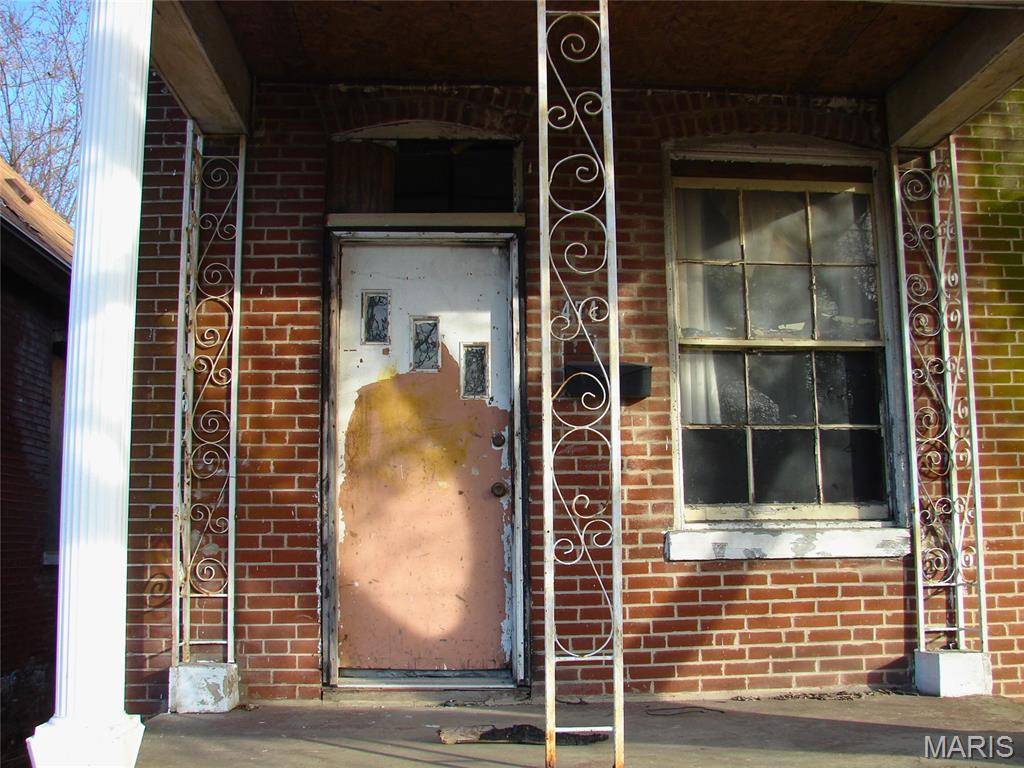 472 N 25th ST, East St Louis, IL 62205