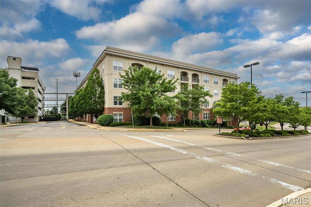 1270 Strassner DR #3202, Brentwood, MO 63144