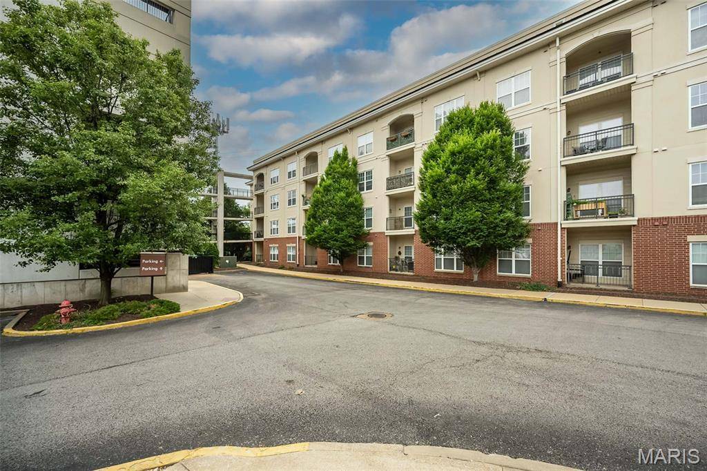 1270 Strassner DR #3202, Brentwood, MO 63144