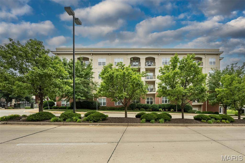 1270 Strassner DR #3202, Brentwood, MO 63144