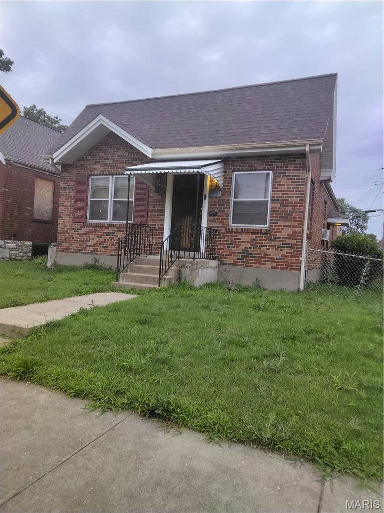 5901 McArthur AVE, St Louis, MO 63120