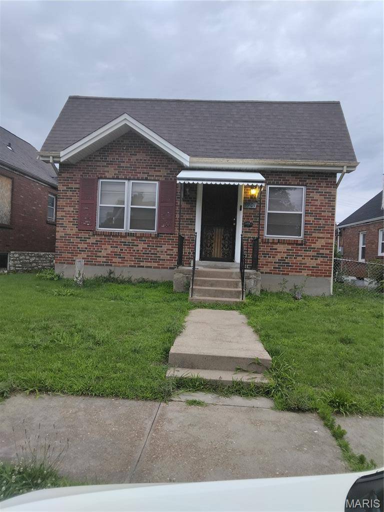 5901 McArthur AVE, St Louis, MO 63120