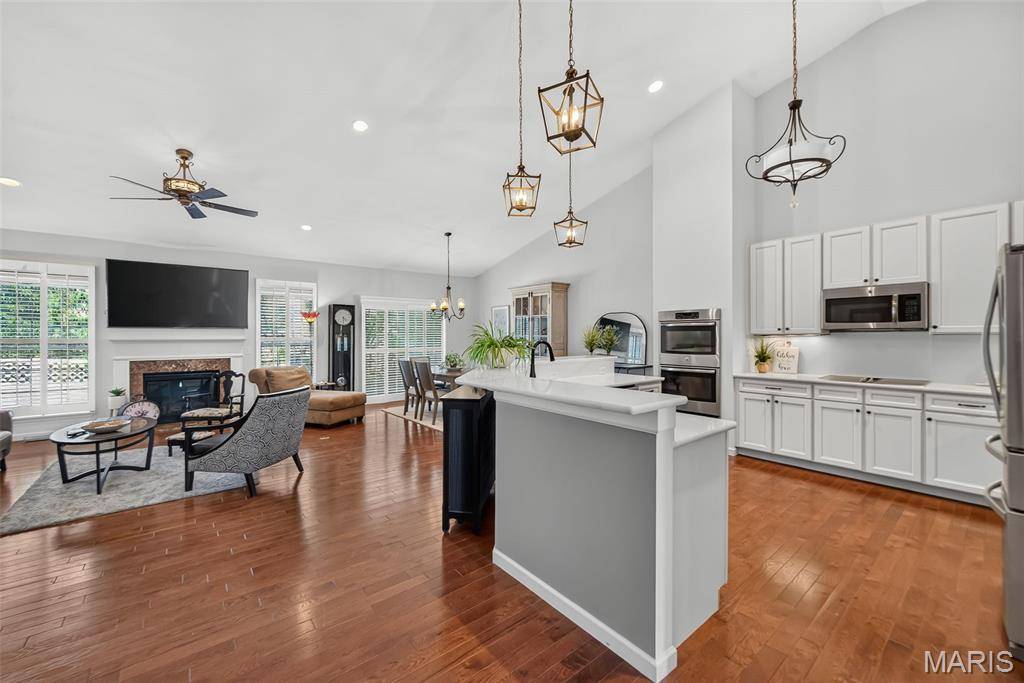 519 Triton Way DR, Ballwin, MO 63011