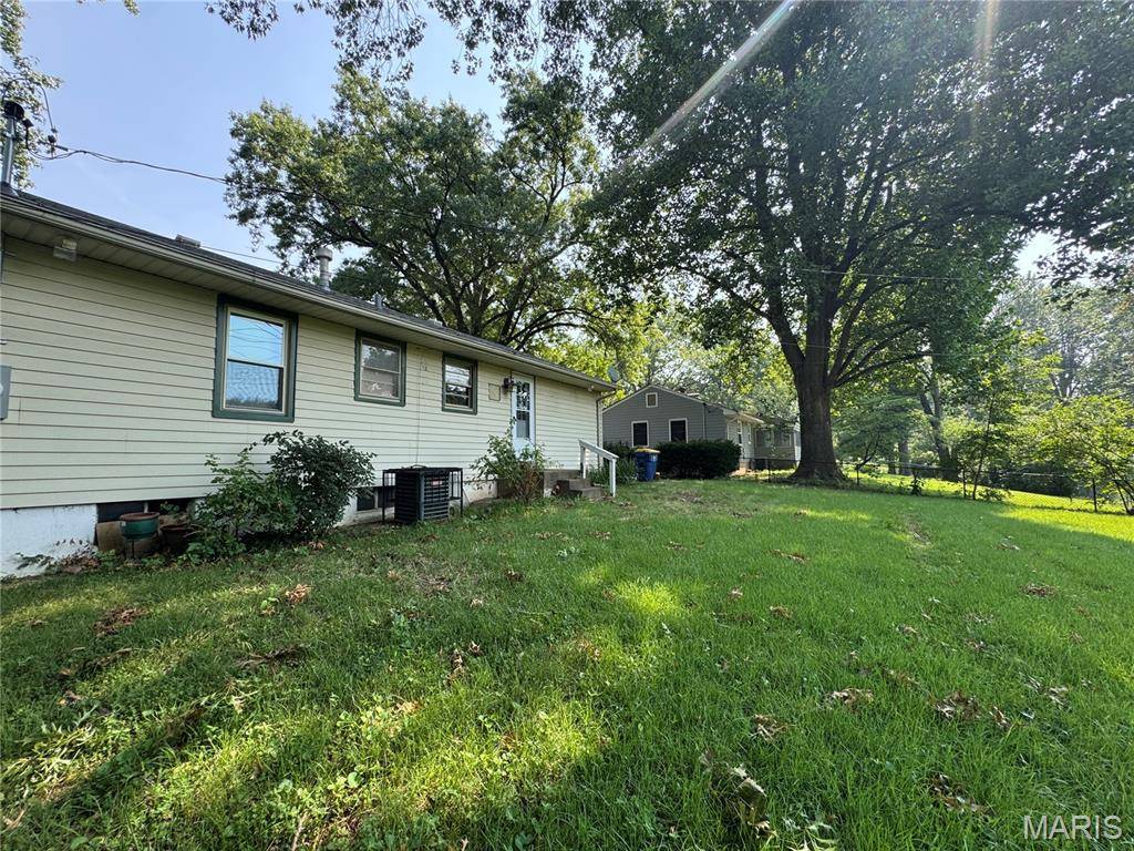 10 Drummond DR, St Louis, MO 63135