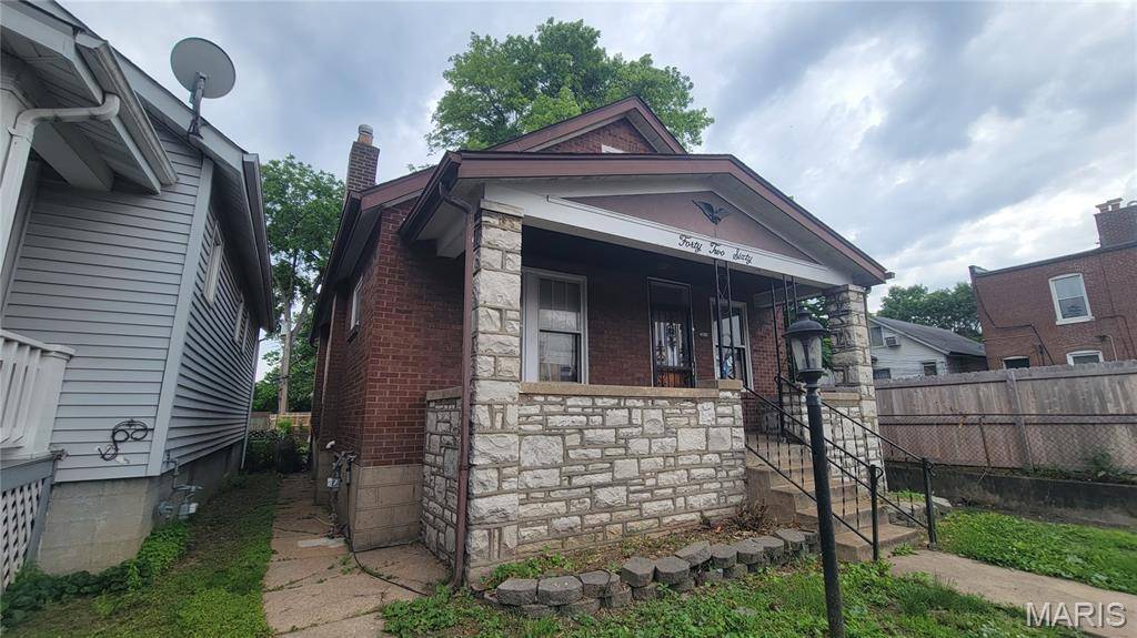 4260 Bates ST, St Louis, MO 63116