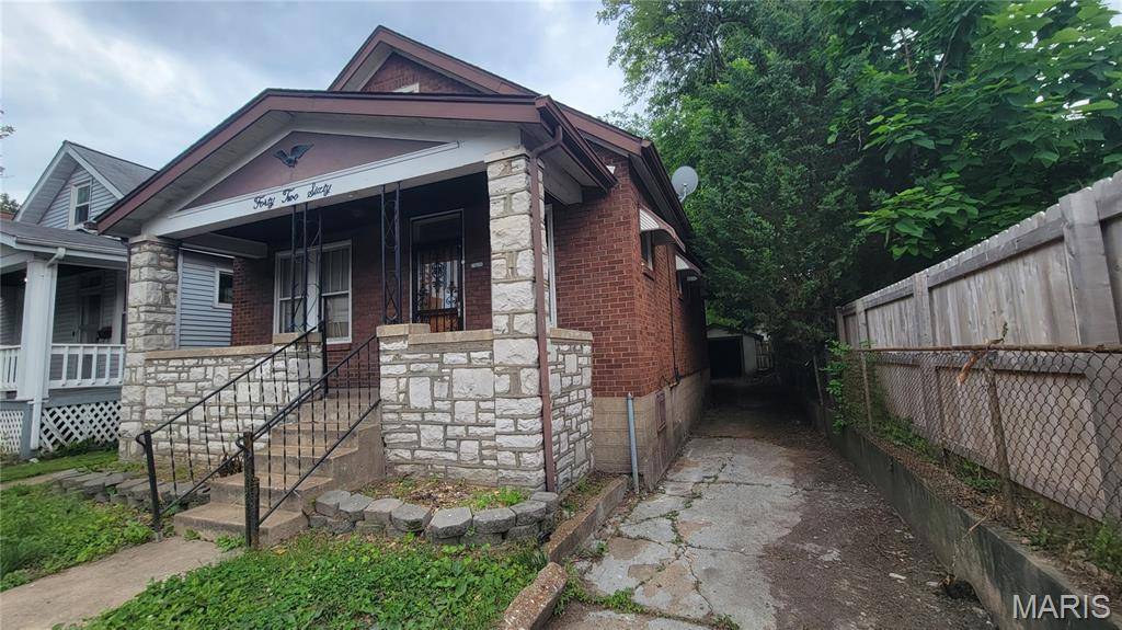 4260 Bates ST, St Louis, MO 63116