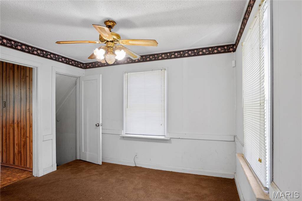 109 Chambers RD, St Louis, MO 63137