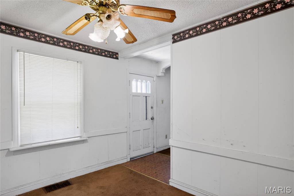 109 Chambers RD, St Louis, MO 63137