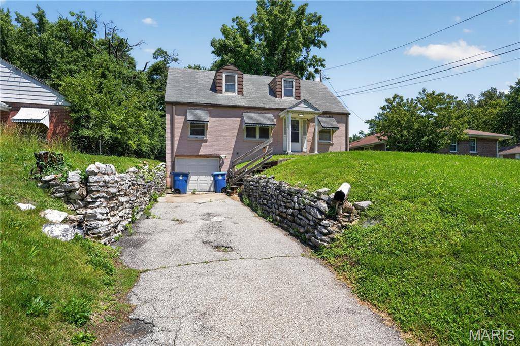 109 Chambers RD, St Louis, MO 63137