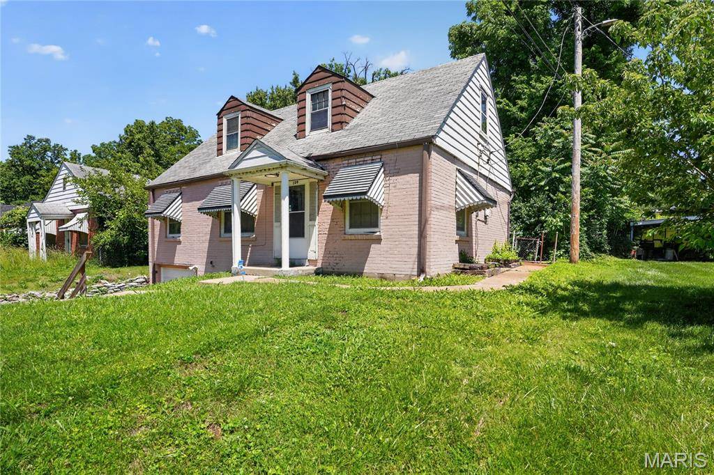 109 Chambers RD, St Louis, MO 63137
