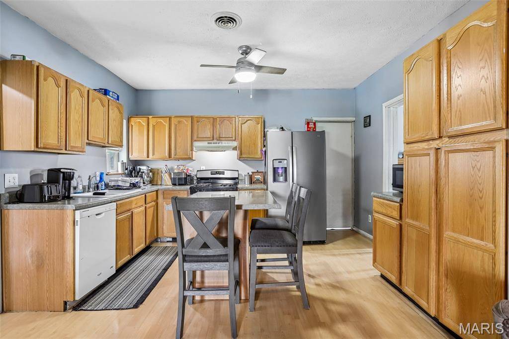 226 E Sargent ST, Litchfield, IL 62056