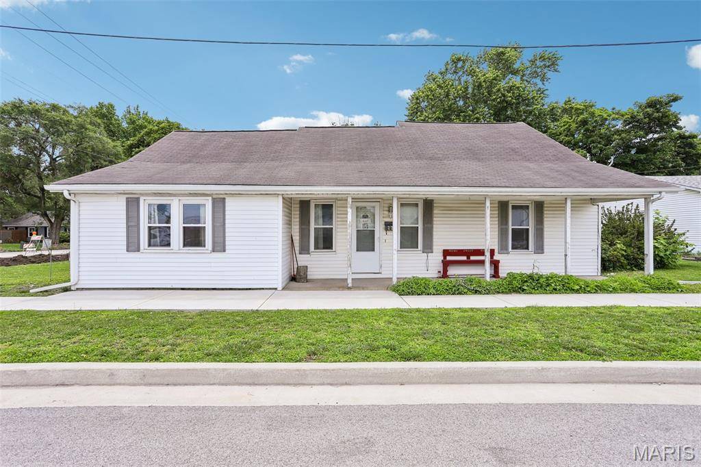 226 E Sargent ST, Litchfield, IL 62056