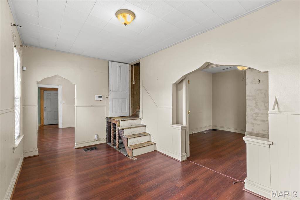 6704 Schofield PL, St Louis, MO 63133