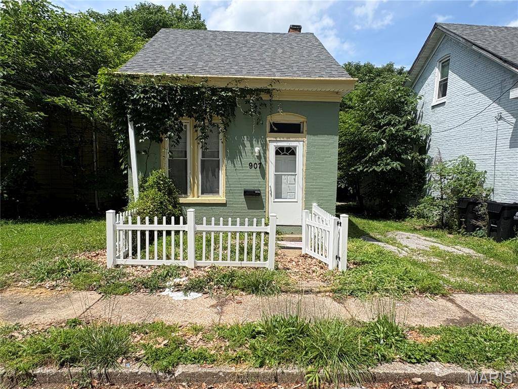 905 W D ST, Belleville, IL 62220