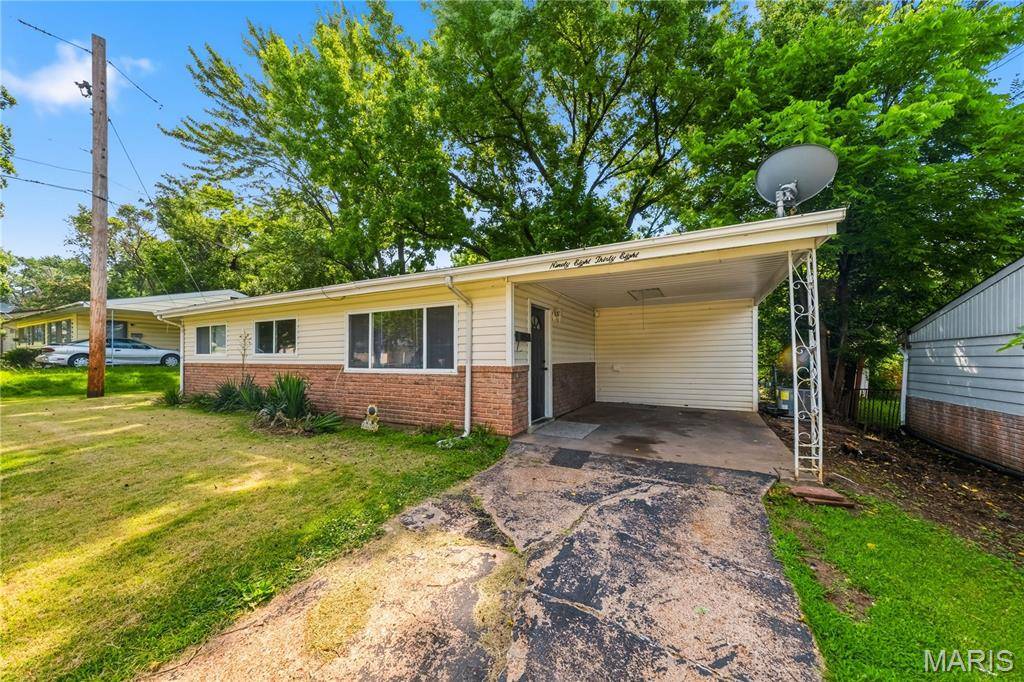 9838 Tanbark LN, St Louis, MO 63134